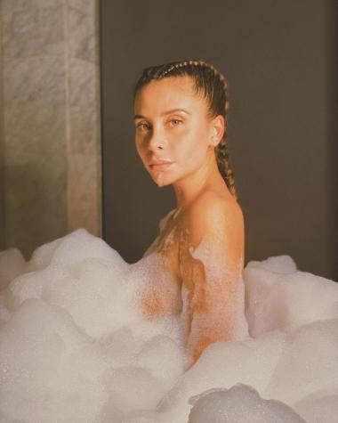 Cami Gallardo se llena de elogios con look a lo Billie Eilish