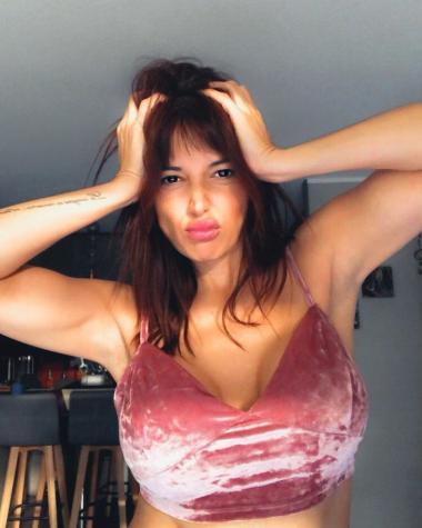 Yamila Reyna se llena de elogios al mostrar sus estrías