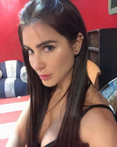 Francisca Undurraga luce su figura en foto al desnudo