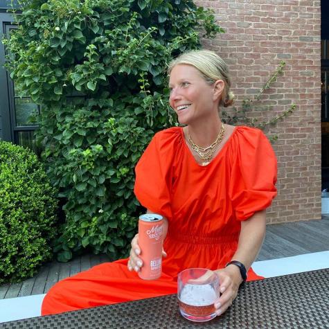 Gwyneth Paltrow celebra sus 48 años totalmente desnuda