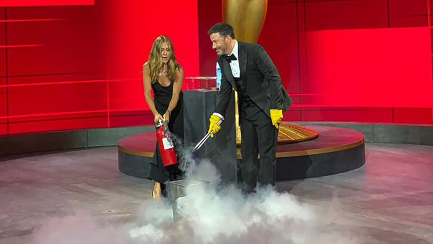 Jennifer Aniston tuvo que apagar un incendio durante los premios Emmy