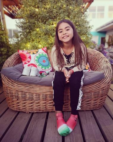Magdalena Urra disfruta de la piscina con traje de baño full tendencia