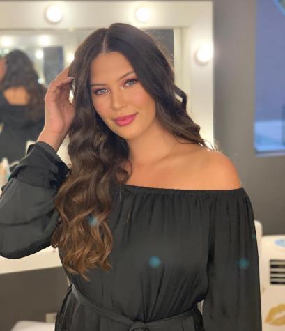 Michelle Carvalho convierte "calzón de abuela" en sensual bikini fashion