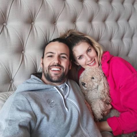 Pareja de Eugenia Lemos publica íntima imagen de ambos en la cama