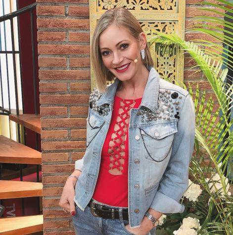 Marcela Vacarezza respondió a twittero que trató a su hijo de "mascotita"
