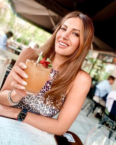 Karen Bejarano se luce como una Barbie en bikini 