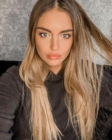Coni Piccoli desmiente retoque en sus labios con imagen sin filtro