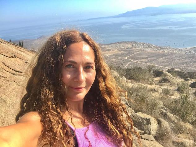 Alejandra Herrera deslumbra con bikinazo a sus 49 años