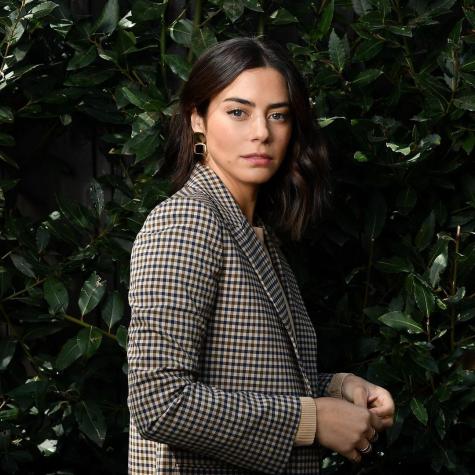 Lorenza Izzo celebra su amor con escritora por mes del orgullo