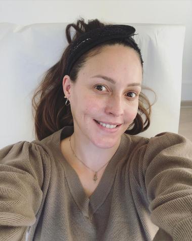 Maly Jorquiera cautiva con desnudo embarazada