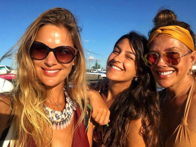 Hija de Carolina Arregui saca aplausos con traje de baño clásico