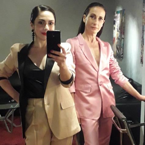 Tamara Acosta y Amparo Noguera muestran su amistad en la playa