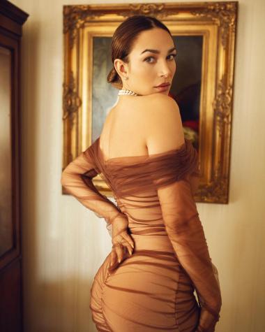Lisandra Silva muestra su embarazo con sutil desnudo