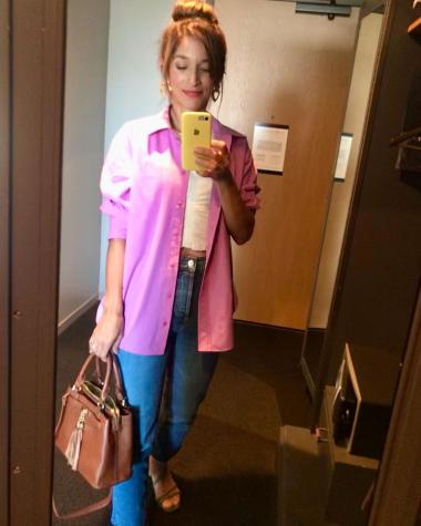 Lorena Capetillo se muestra en traje de baño por reflexión