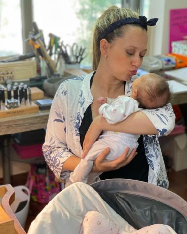Ingrid Parra volvió a trabajar a un mes de convertirse en madre
