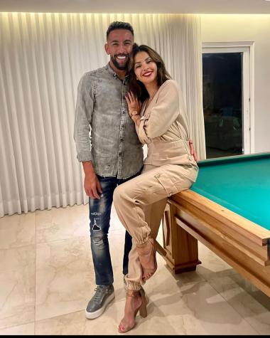 "Tremenda facha": Mauricio Isla y Thati Lira encantan con look fashion