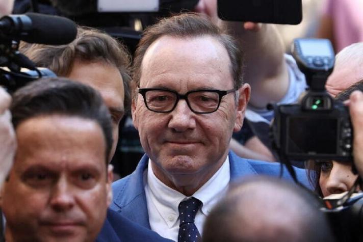 Kevin Spacey otra vez en la Justicia: quedó libre bajo fianza