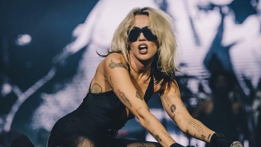 Ataques de ansiedad y abrazos a su mamá: Así fue el regreso de Miley Cyrus a los escenarios
