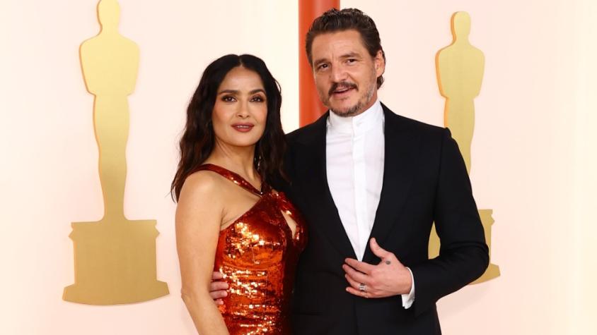 Premios Oscar 2023: Salma Hayek corrió para fotografiarse con Pedro Pascal