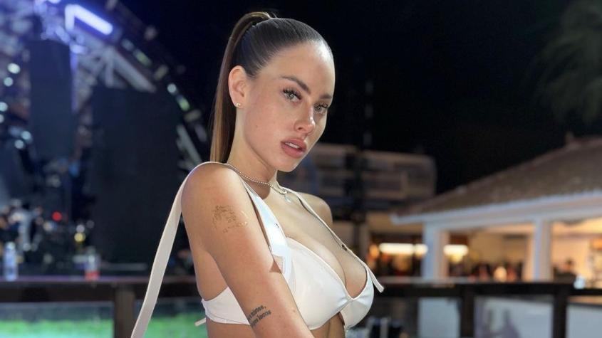 "Te tengo en mi mente": Ignacia Michelson la rompe con fotos en traje de baño