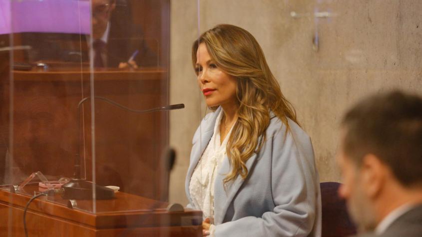 Redes sociales se inundan de memes tras formalización de Cathy Barriga