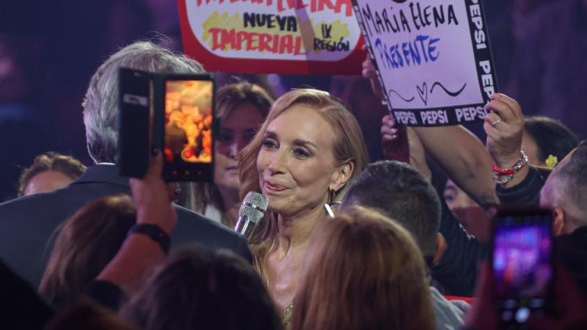 Beso de Karen Doggenweiler y Pancho Melo en Viña dejó insólitas reacciones en redes sociales
