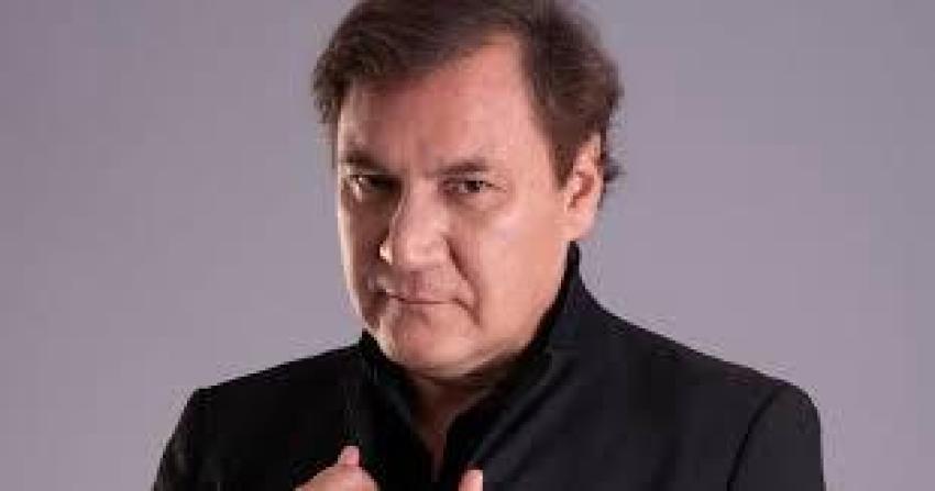 Rodrigo Muñoz presentó a su nueva pareja 20 años menor: "Es muy guapa"