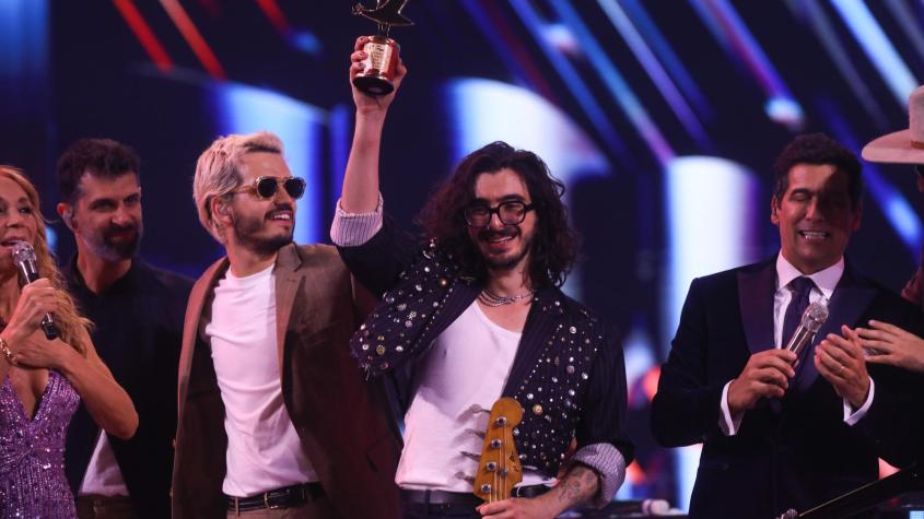 Tecladista de Morat es furor en redes por sus particulares movimientos en la Quinta Vergara