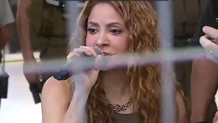 Shakira sorprende a sus fanáticos con improvisado show afuera de hotel de Santiago