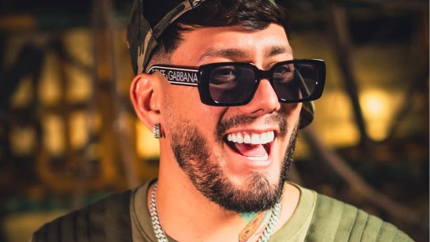 Novia de Dash lo sorprende con romántico detalle tras cumplir un año de relación