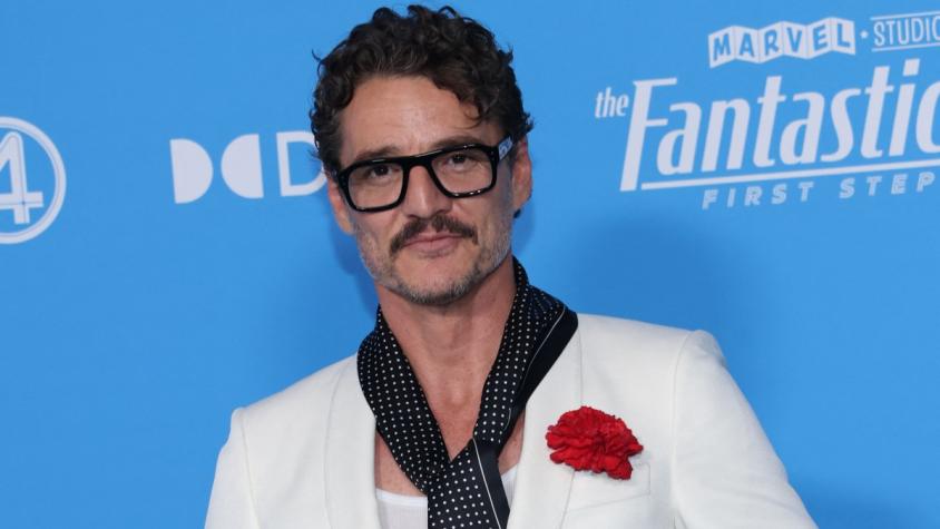 Pedro Pascal deslumbra en la premiere de Los 4 Fantásticos junto a sus hermanas Lux y Javiera Balmaceda