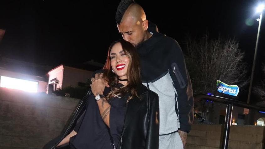Novia de Arturo Vidal desafió el frío y posó en bikini en la nieve: respondió a los que la criticaron