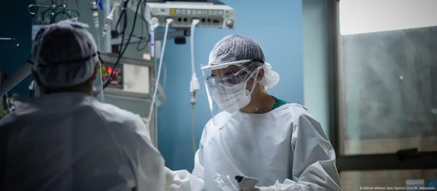 Un médico en Reino Unido abandona una cirugía para tener sexo con una enfermera en otro quirófano