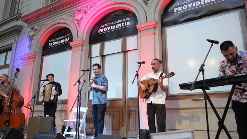Nicolás Poblete sacó aplausos y suspiros con presentación folklórica en Providencia: "No te había visto bien"