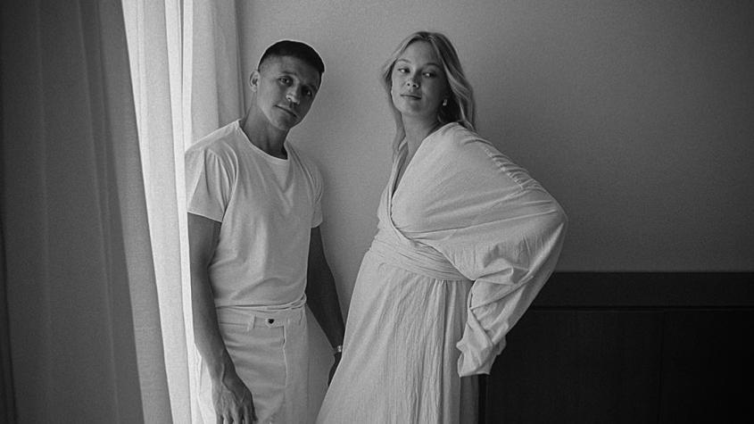Con celebraciones en tres países: pareja de Alexis Sánchez mostró cómo revelaron el género de su hija 