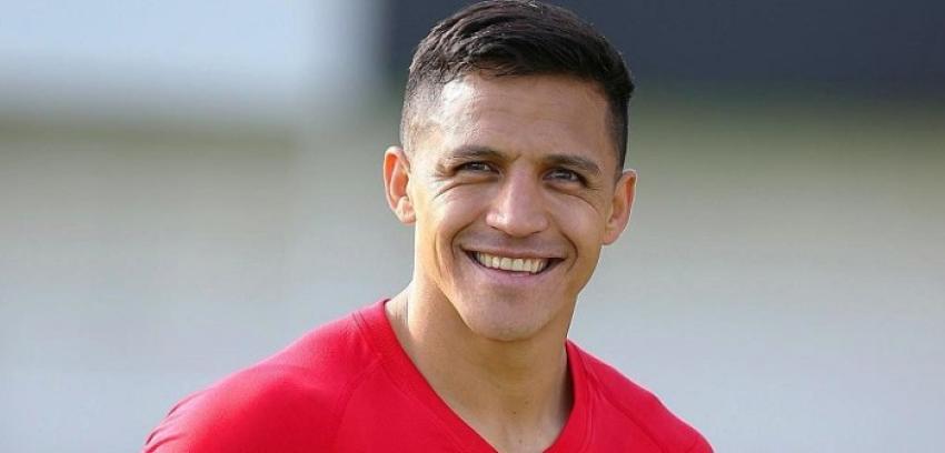 Pareja de Alexis Sánchez publica la primera fotografía junto al futbolista y su hija
