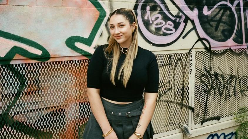 El comentado look con el que Carlita asistió a evento: generó opiniones dividas entre sus seguidores