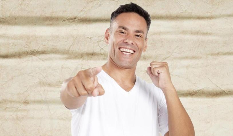 Claudio Valdivia es captado de la mano con su nueva pareja: “Disfrutando el momento”