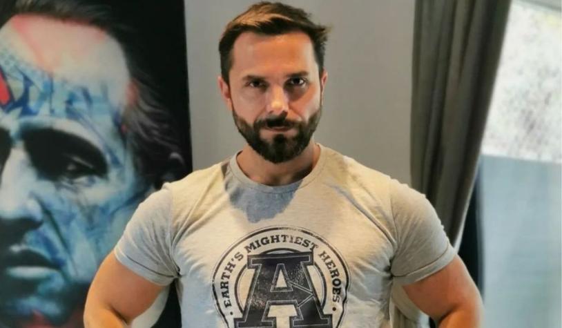 Álvaro Ballero se deja ver con tonificado físico