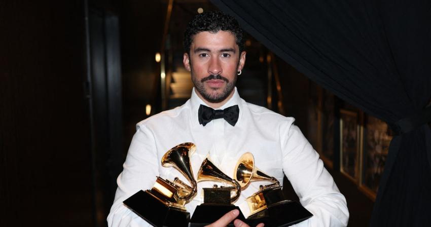 Con lágrimas y ovación: Bad Bunny se convierte en el primer artista latino en ganar Álbum del Año en los Grammy