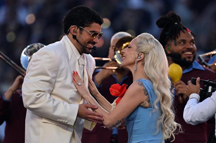 Desde un querido actor hasta la bandera: así fue la inesperada presencia chilena en el Super Bowl de Bad Bunny