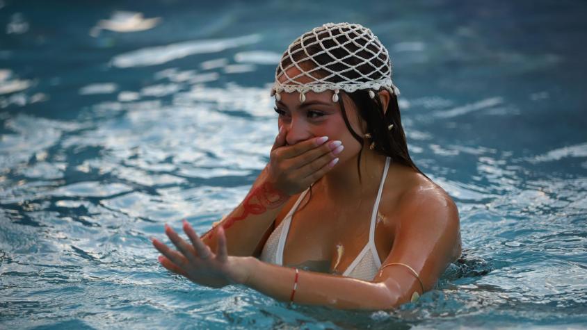 El percance que sufrió Skarleth Labra durante el piscinazo como Reina de Viña 2026