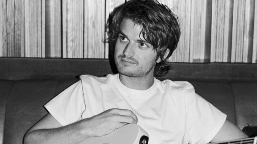 En la previa del Lollapalooza 2026: Joe Keery desata furor en redes tras ser visto en el sur de Chile