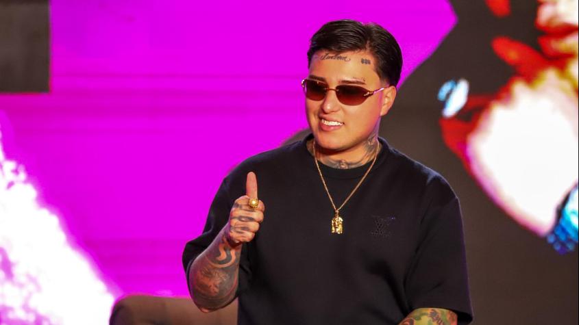 Pablo Chill-E comparte romántica foto con misteriosa joven