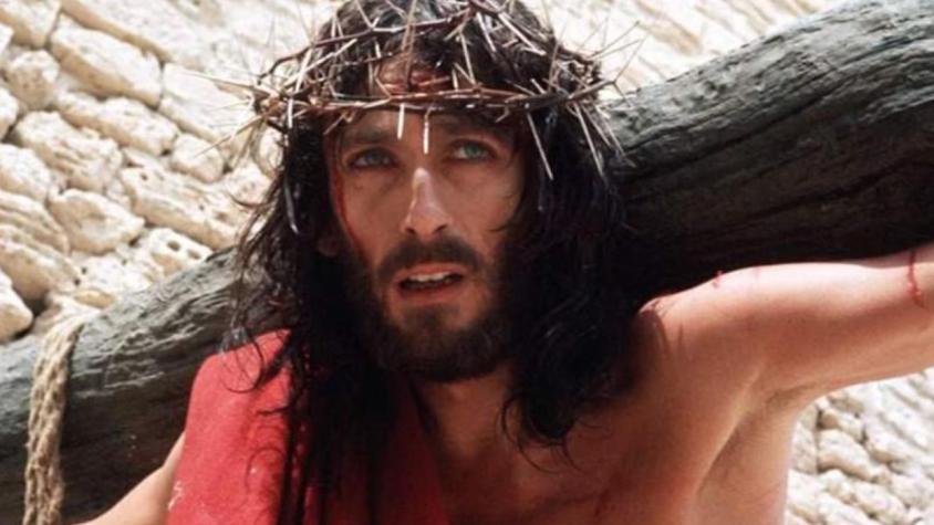 Así luce hoy Robert Powell, protagonista de “Jesús de Nazareth”, a casi 50 años del estreno