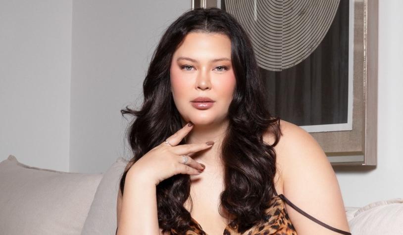 Michelle Carvalho posa junto a su madre desde la playa y en redes destacan el gran parecido entre ambas