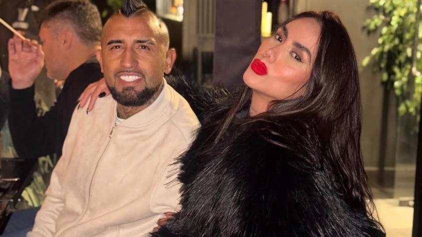 Las comentadas fotos en bikini de la novia de Arturo Vidal y su hija: “Parecen hermanas”