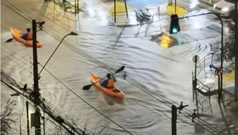 “Era el Pangal”: se viraliza video de kayakistas que evaden el temporal en La Florida