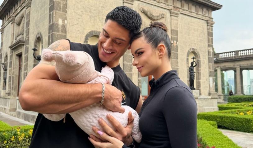 Emilia Dides y Sammis Reyes muestran por primera vez un detalle del rostro de su hija: "Sacó tus ojitos"