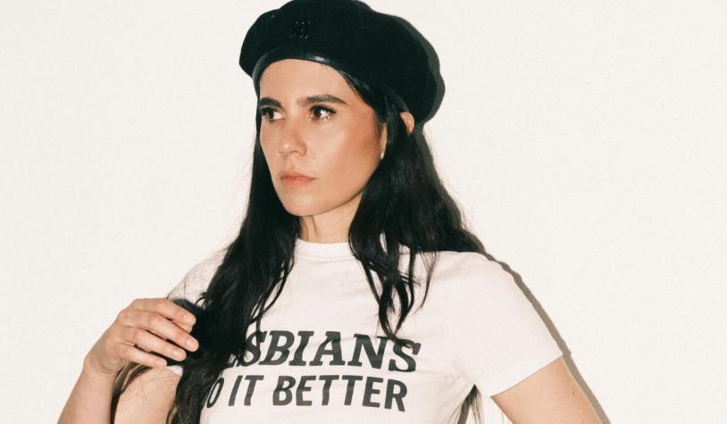 Javiera Mena celebra los 20 años de “Esquemas Juveniles” en emblemáticos liceos